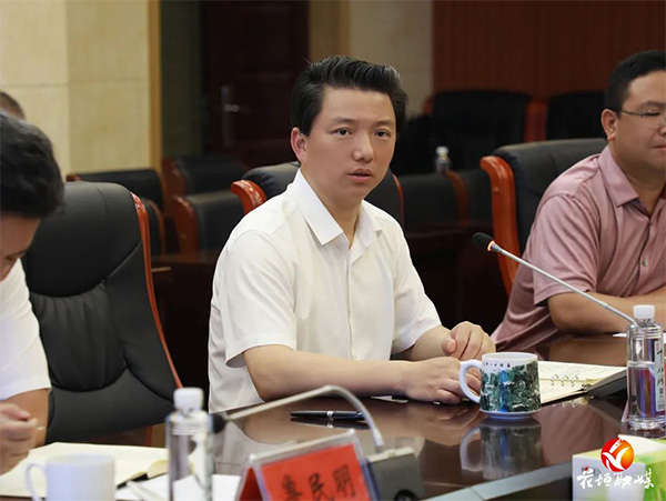 綠建國(guó)際報(bào)道：建筑材料工業(yè)技術(shù)情報(bào)研究所、中國(guó)綠建進(jìn)出口產(chǎn)業(yè)聯(lián)盟來(lái)花垣縣考察座談